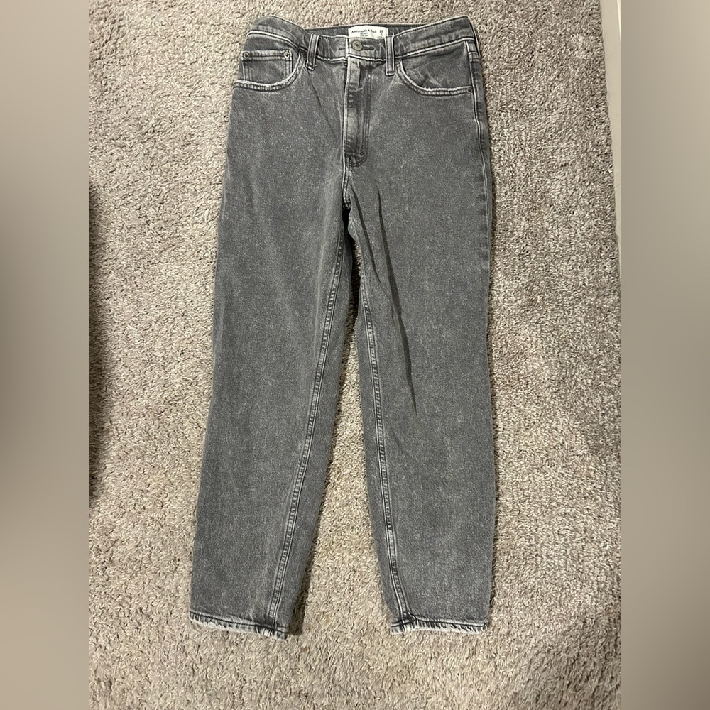 Abercrombie & Fitch high rise mom jeans, size 26 / 2 short, like new!